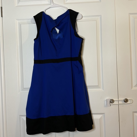 Ricki’s Dress with pockets - Picture 2 of 2